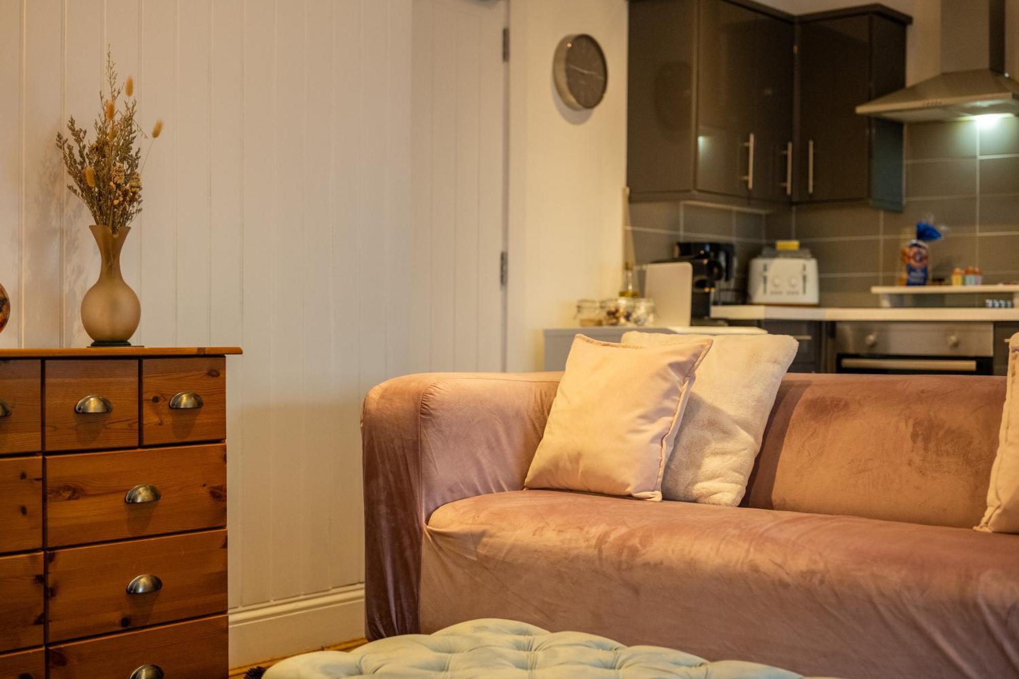 Cute 1 Bed Apartment 2 Mins From The Sea - Sleeps 4, Flat 8 The Gables, Church Street, Lyme Regis Bagian luar foto